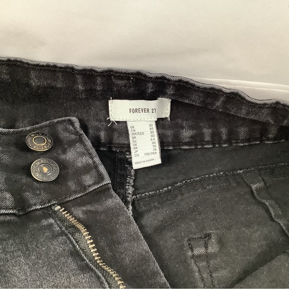Forever 21 Womens Black Rolled Cuff Stretchy Denim Jean Shorts 30 - Picture 4 of 5